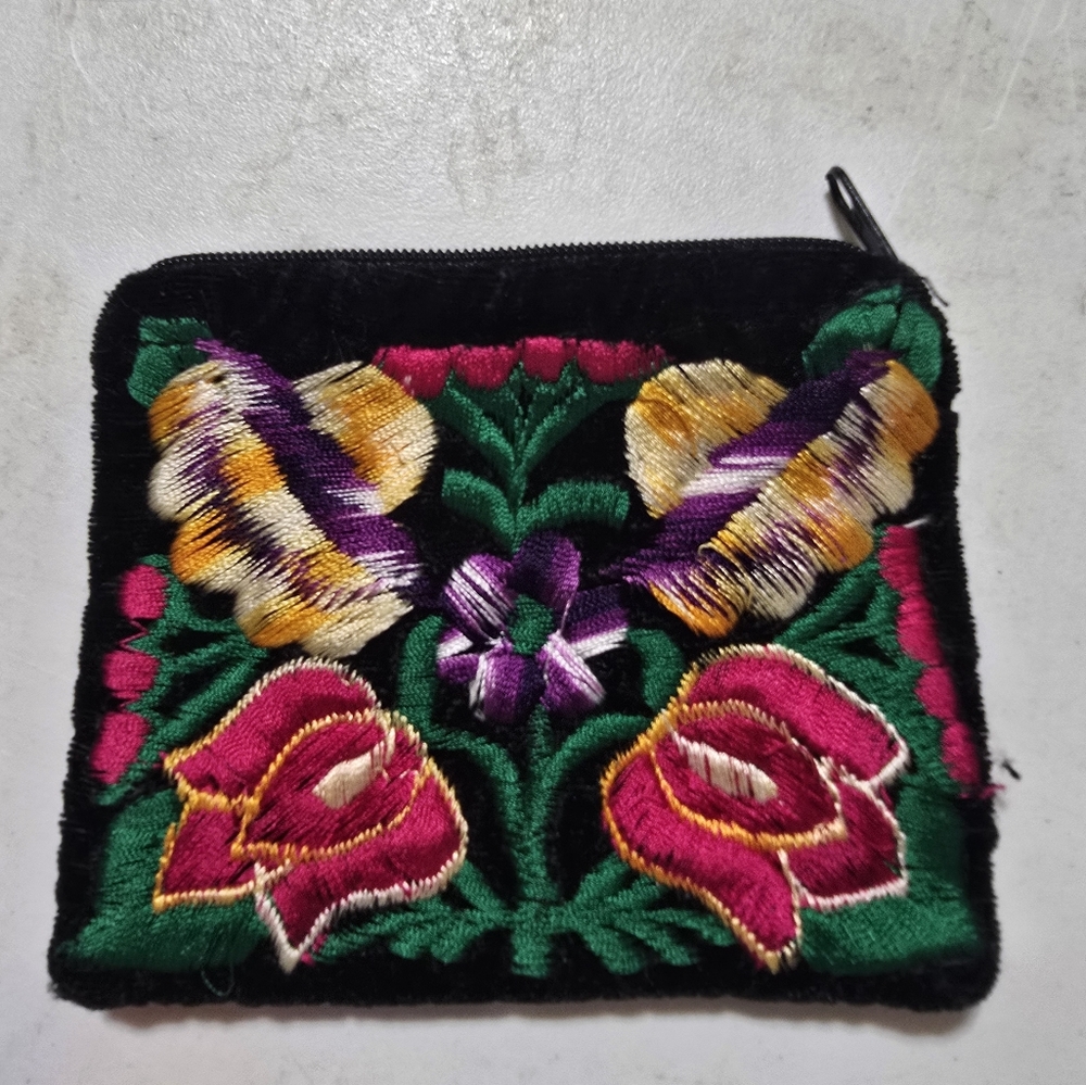 Burgandy Jewelry Roll And 2 Small Jewelry Pouches. - Picture 8 of 13